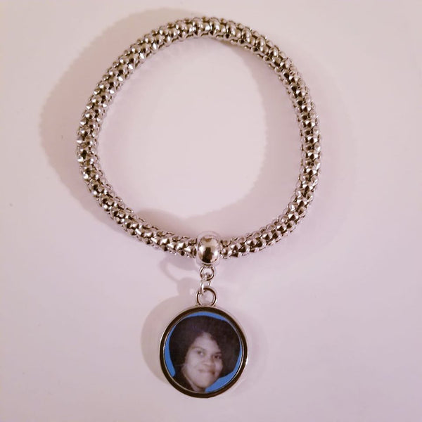 Photo bracelet with stretch band